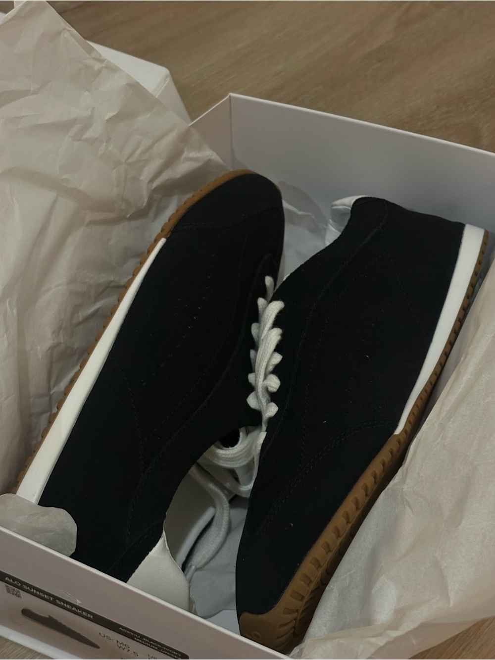 ALO Yoga Sunset sneakers - Picture 2 of 3